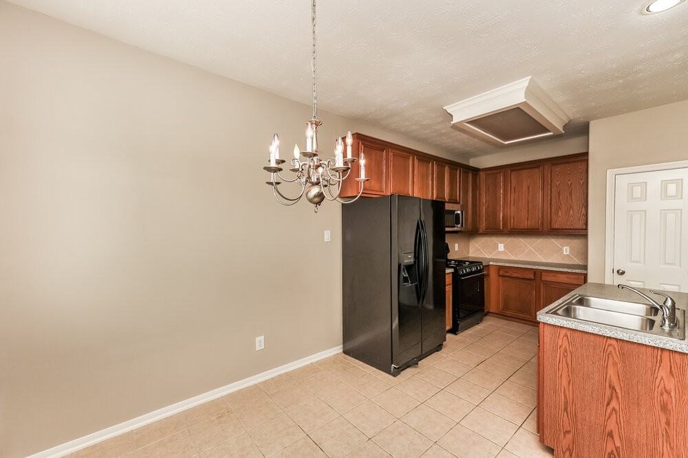 814 Forest Ivy Ln - Photo 7 of 17