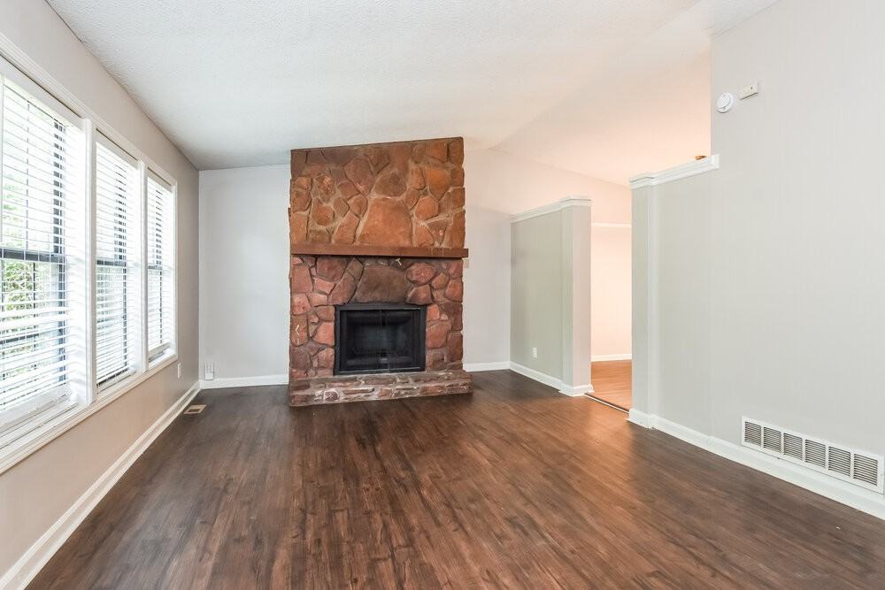 1009 Hicksmil Dr Sw - Photo 5 of 18