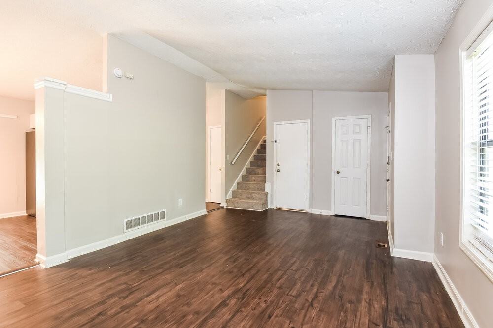1009 Hicksmil Dr Sw - Photo 6 of 18