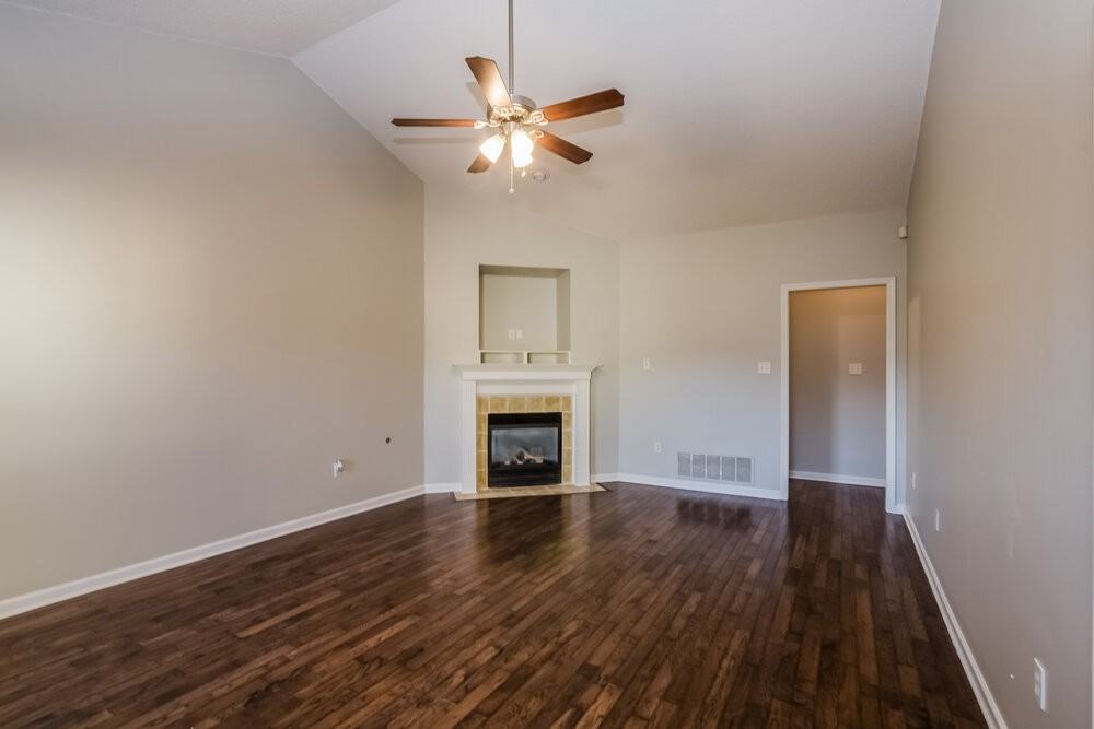 1146 Warwick Pl - Photo 3 of 15