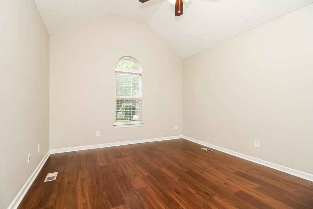 1754 Lucille Ln - Photo 4 of 17