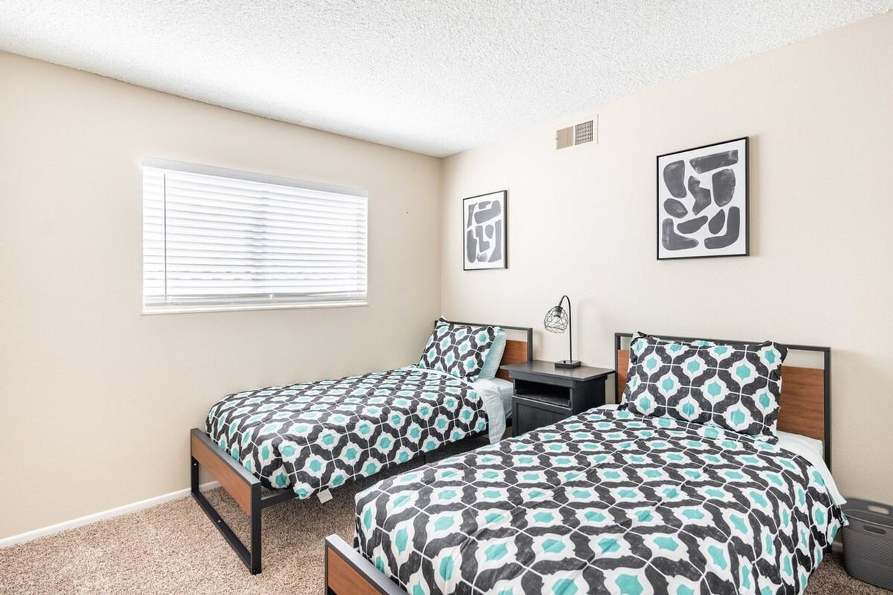 3833 E Reno Ave #1585222P - Photo 7 of 32