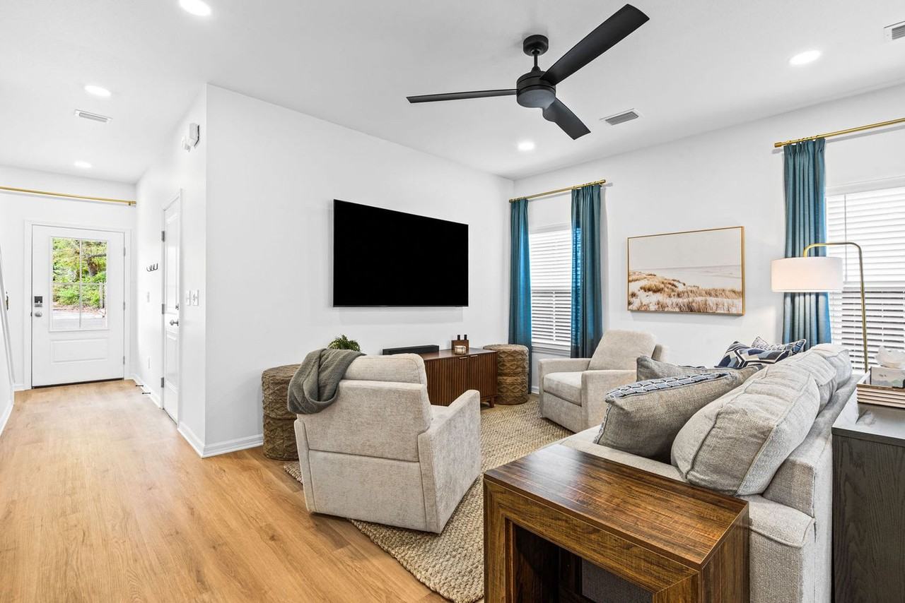 702 Scenic Hwy #1585619P - Photo 4 of 36