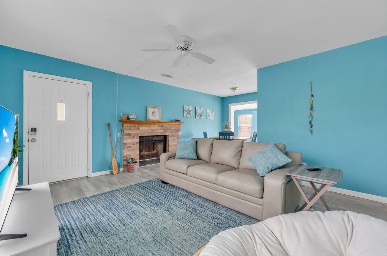 4 Adkinson Dr #1585621P - Photo 3 of 37