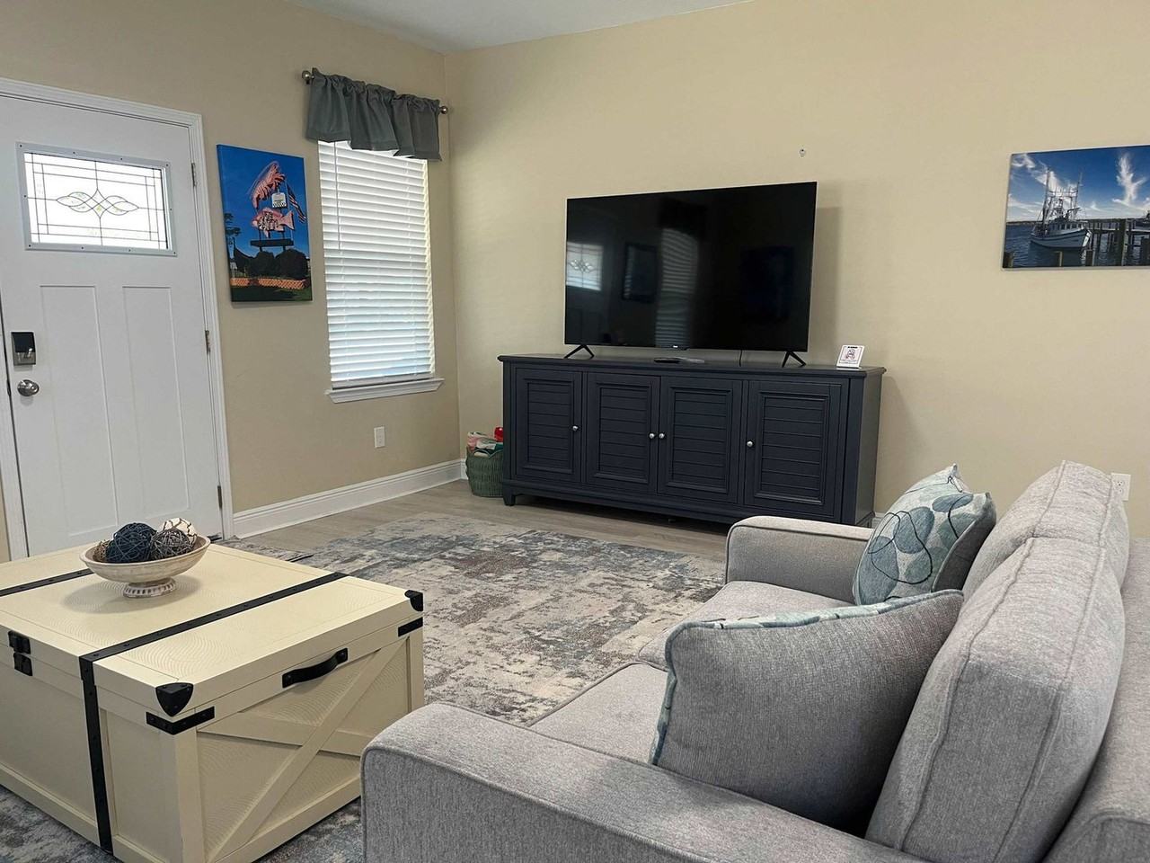 1047 N 10th Ave #1585620P - Photo 4 of 36