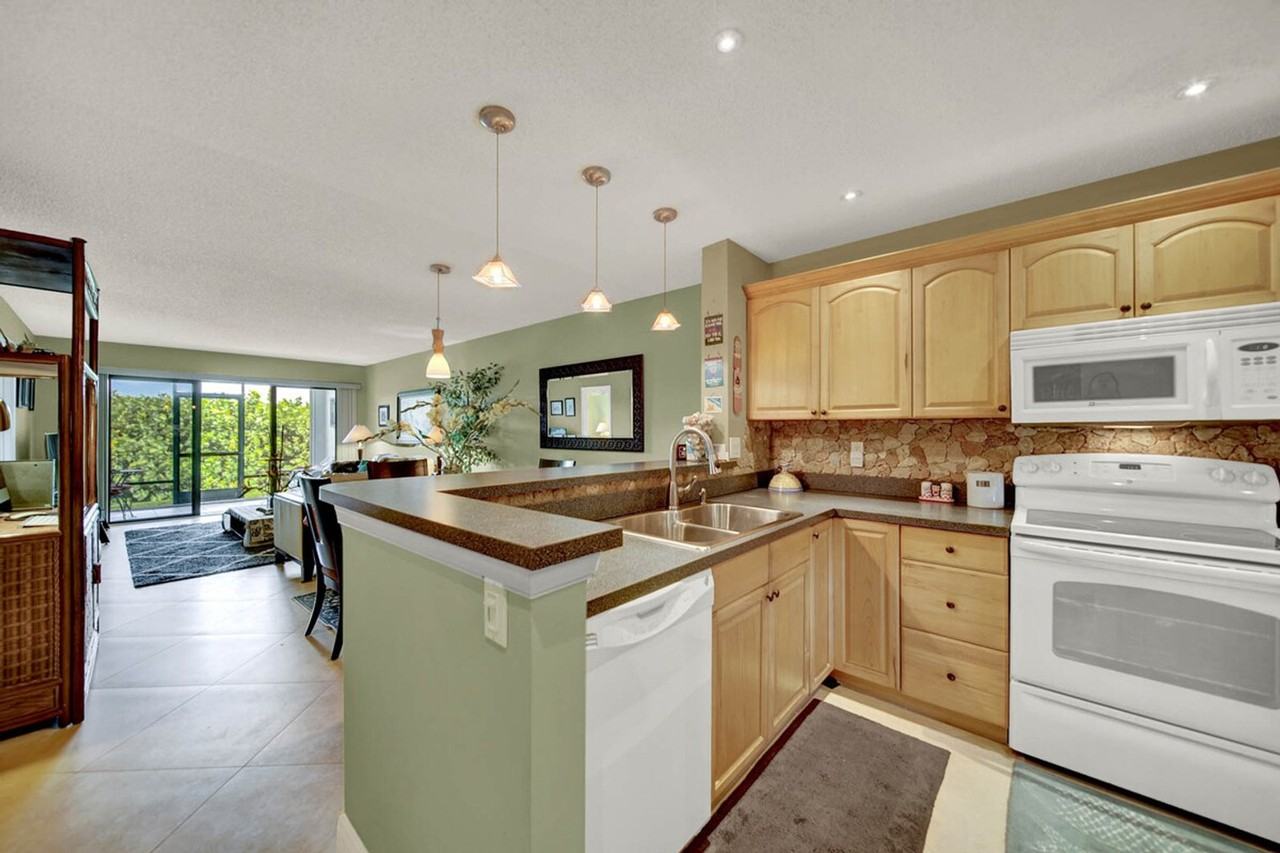 7601 S Ocean Dr #1586029P - Photo 6 of 13