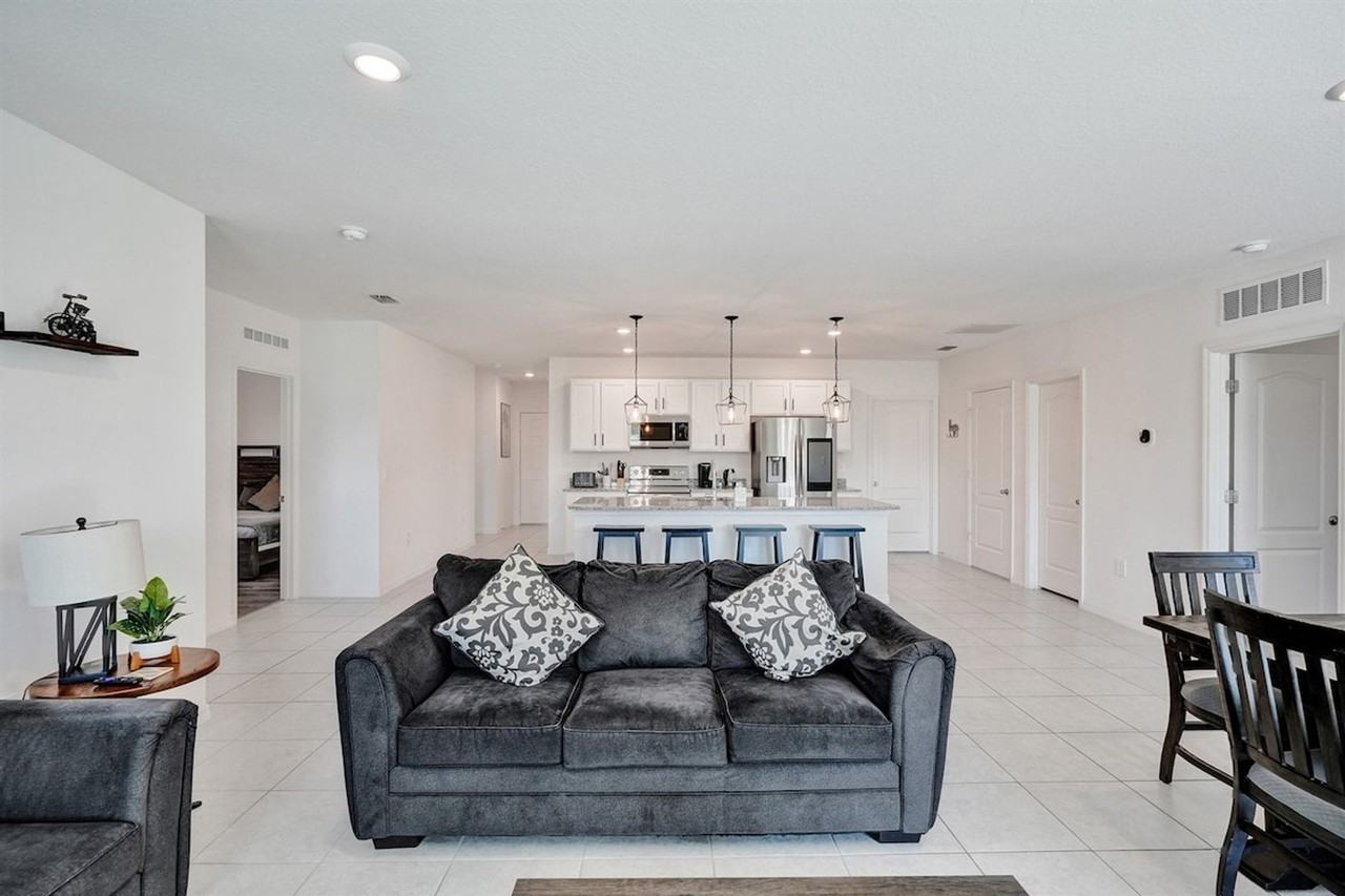 1744 Se North Blackwell Dr #1586049P - Photo 4 of 24
