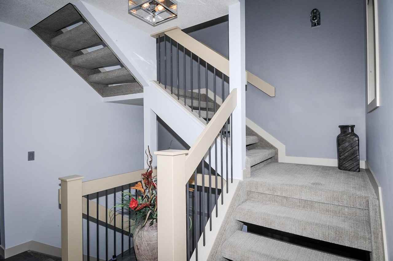 3651 77 St NW - Photo 2 of 34