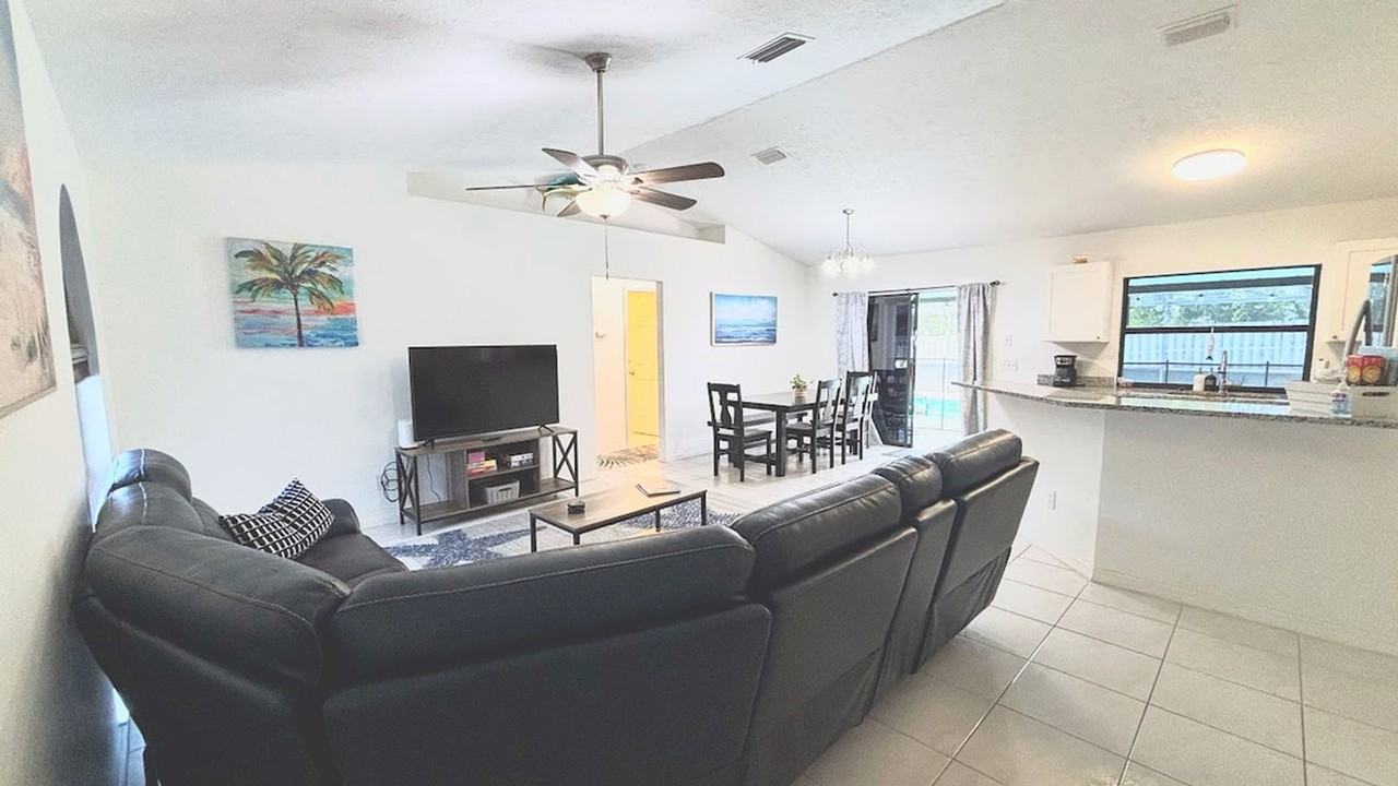 2120 Se Trillo St #1586034P - Photo 2 of 21