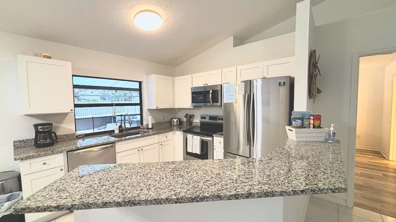 2120 Se Trillo St #1586034P - Photo 4 of 21