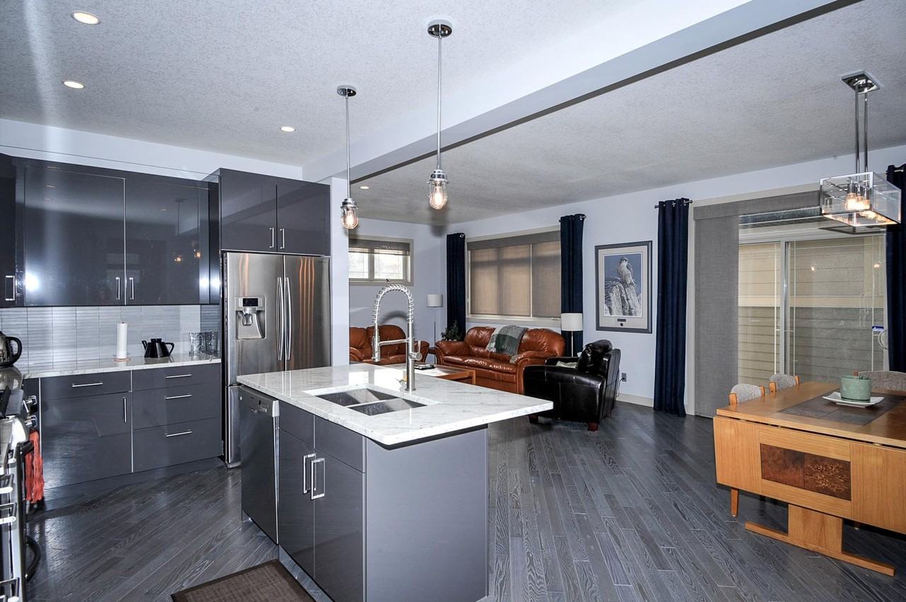 3651 77 St NW - Photo 3 of 34