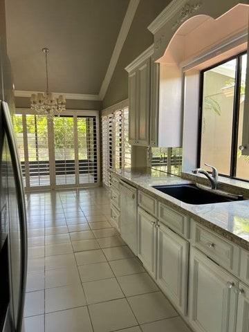 150 Cape Pointe Circle - Photo 4 of 8