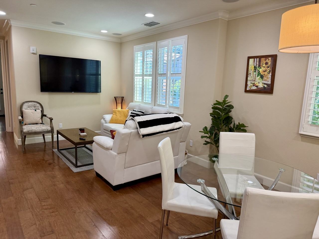 496 Rialto Pl #1 - Photo 5 of 18