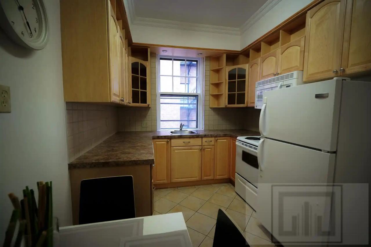 3660 Rue Hutchison - Photo 3 of 10