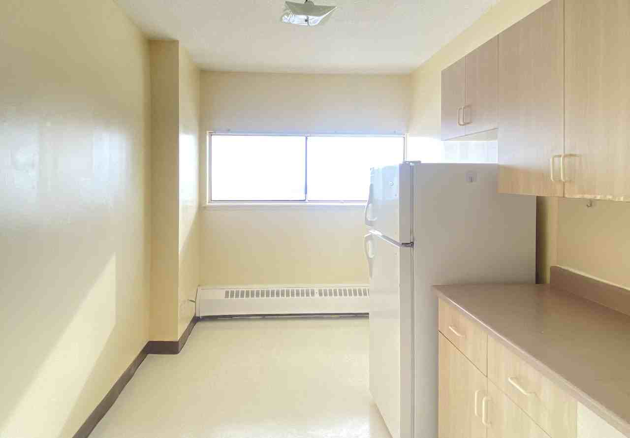 401 Princess Street #1018 - Photo 2 of 8