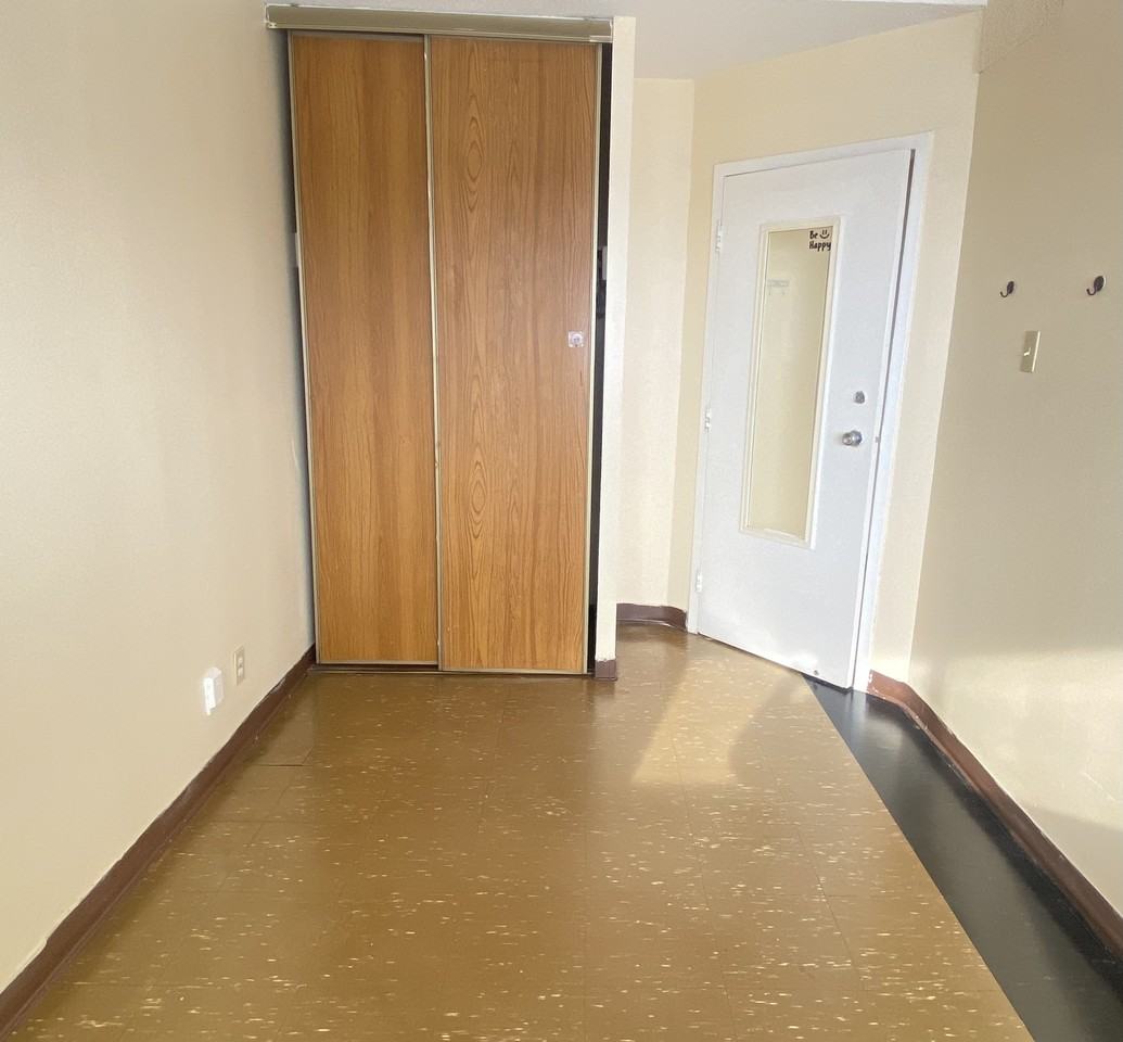 401 Princess Street #1018 - Photo 5 of 8