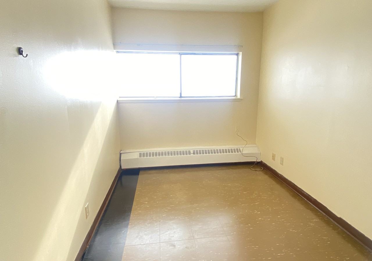 401 Princess Street #1018 - Photo 6 of 8