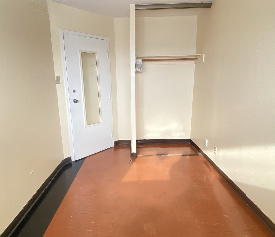 401 Princess Street #1018 - Photo 4 of 8