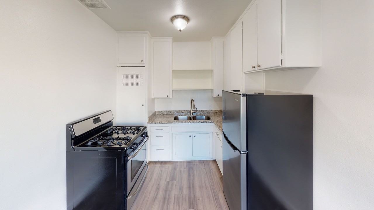 The Patio Apts...Newly Remodeled Gorgeous Apartments...CALL NOW! - Photo 7 of 7