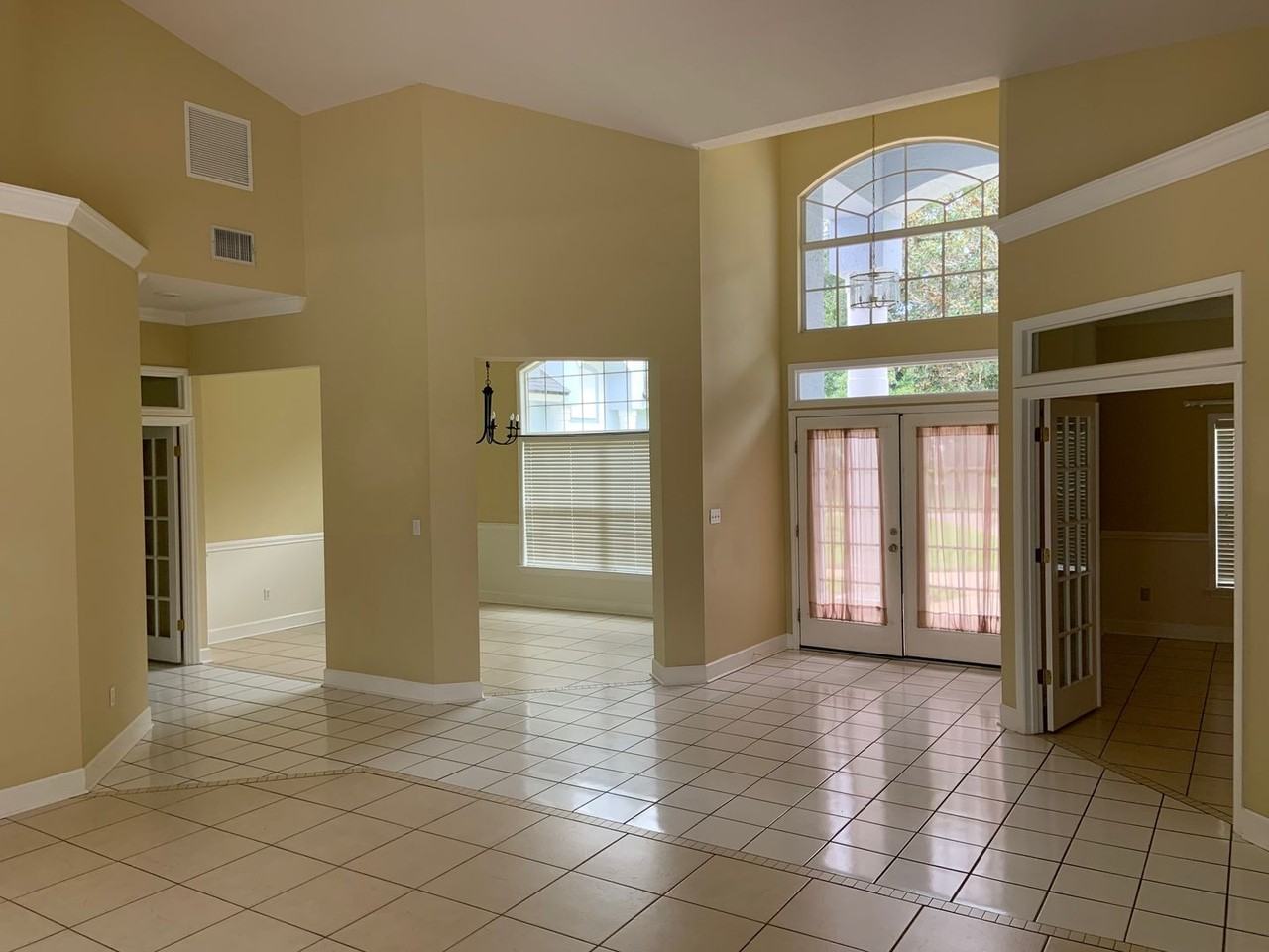 2600 Crescent Lake Ct - Photo 3 of 36