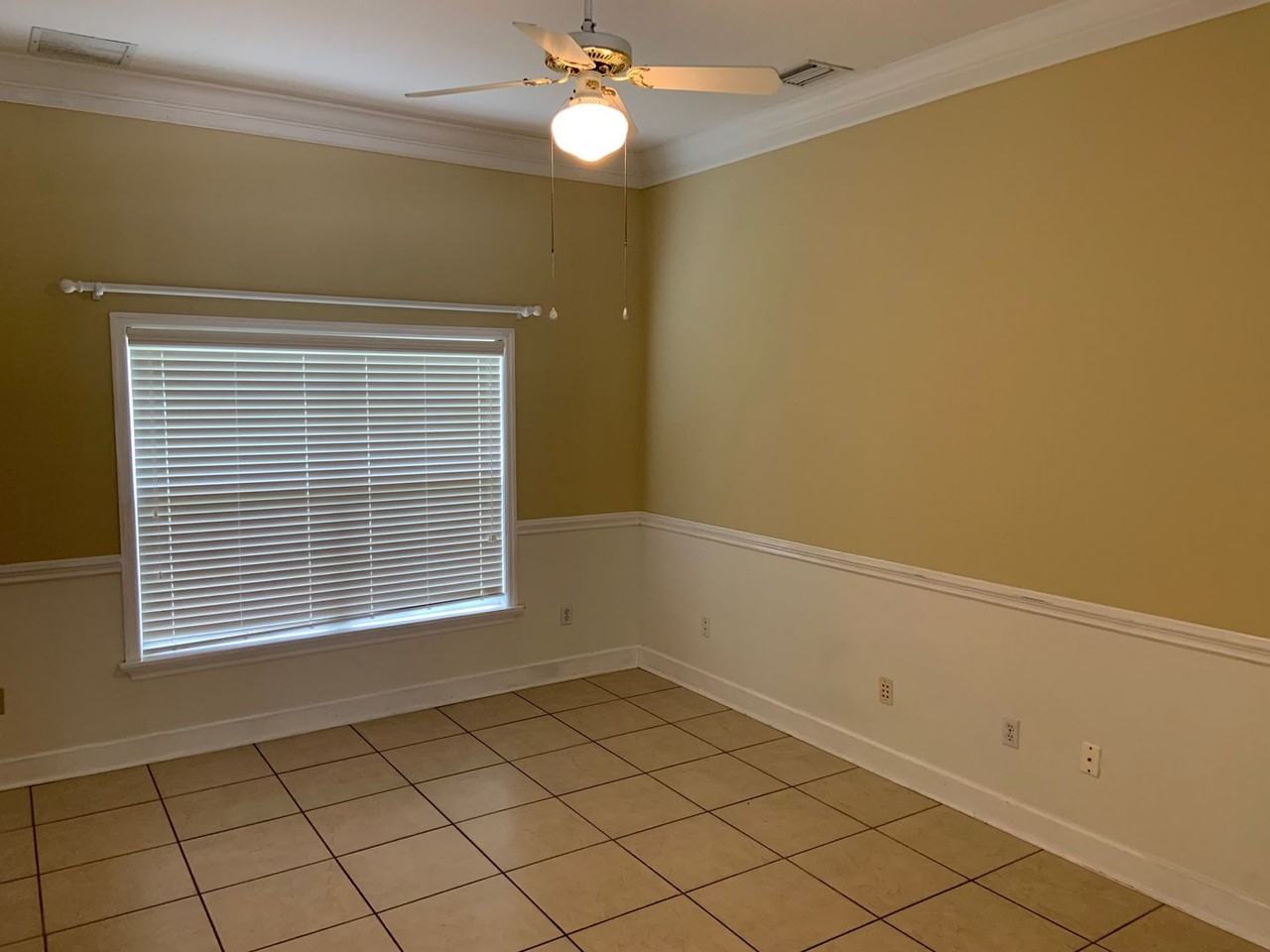 2600 Crescent Lake Ct - Photo 5 of 36