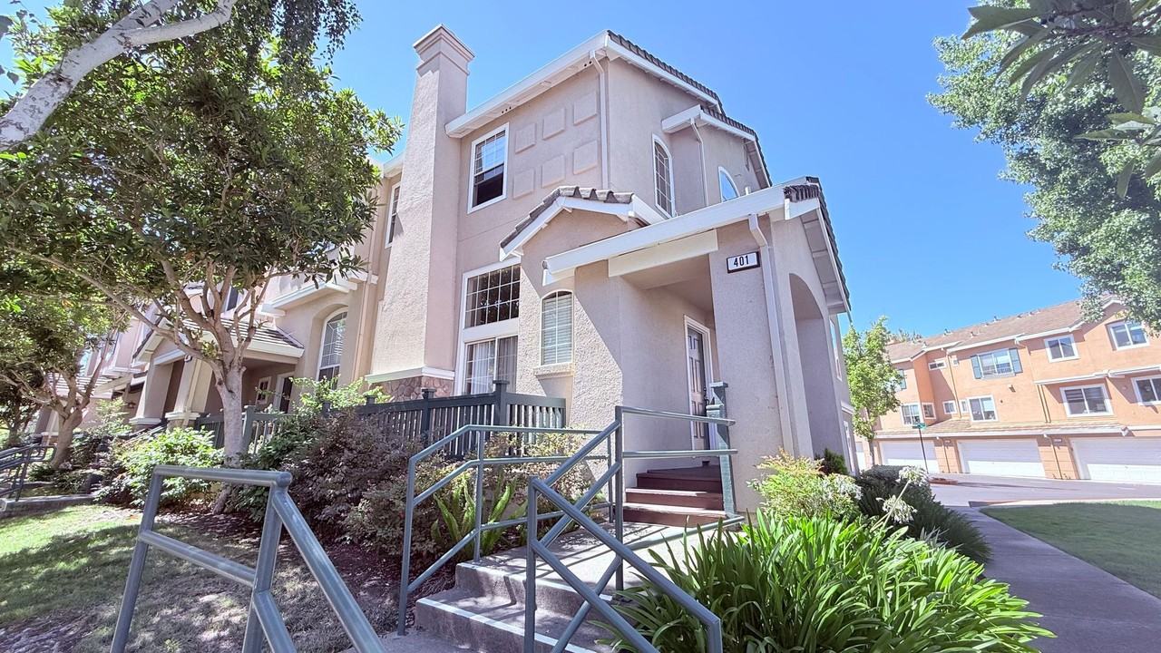 401 Skylark Ct - Photo 3 of 47