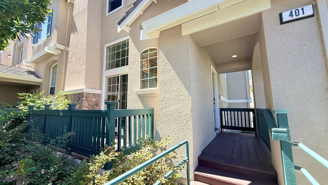 401 Skylark Ct - Photo 4 of 47