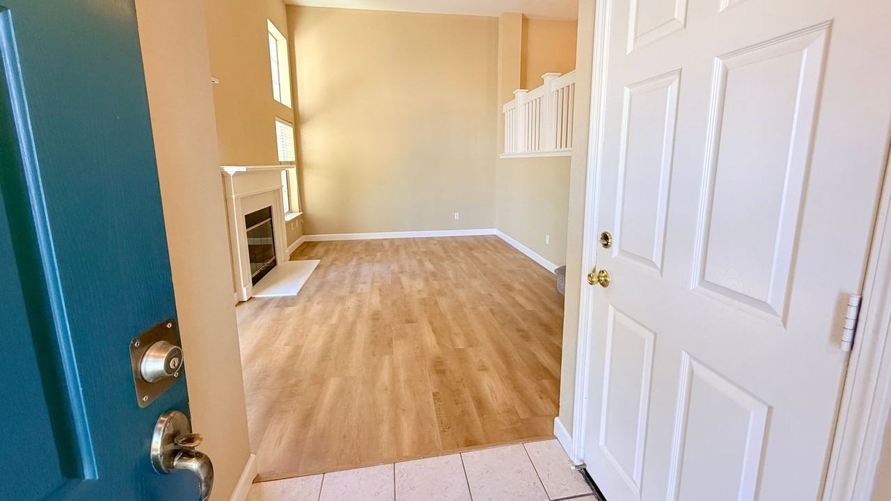 401 Skylark Ct - Photo 5 of 47
