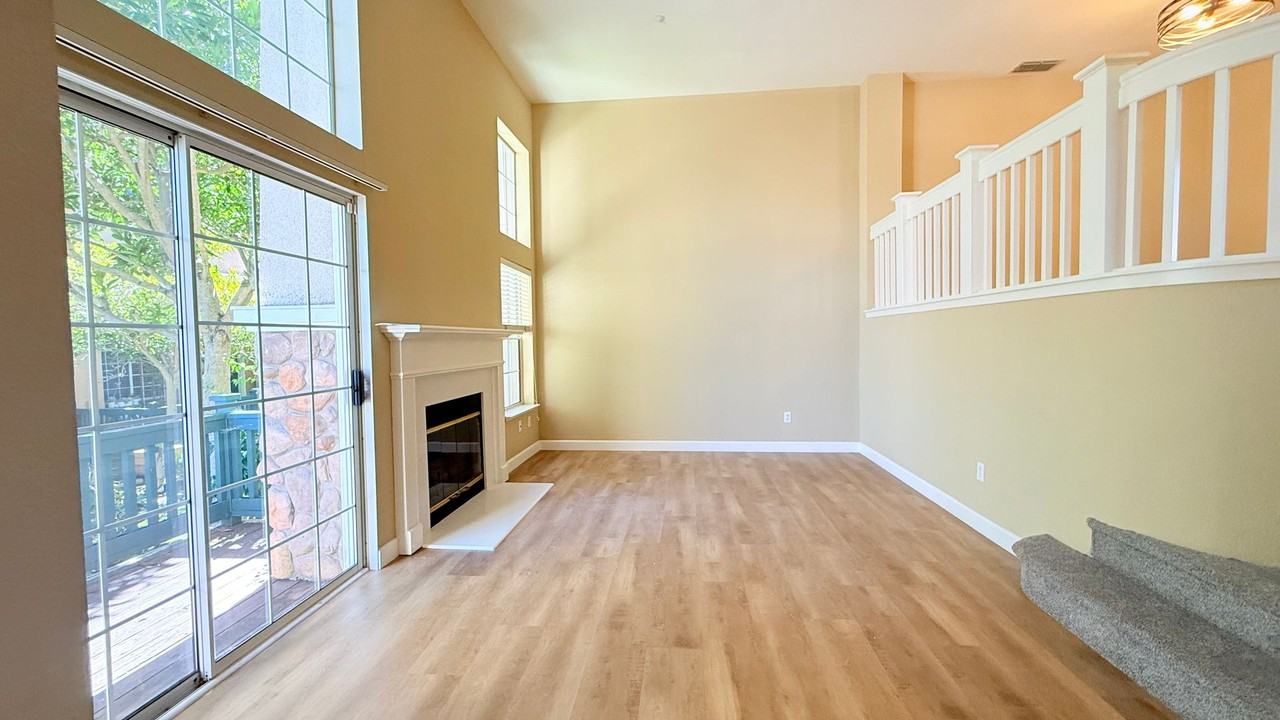 401 Skylark Ct - Photo 6 of 47