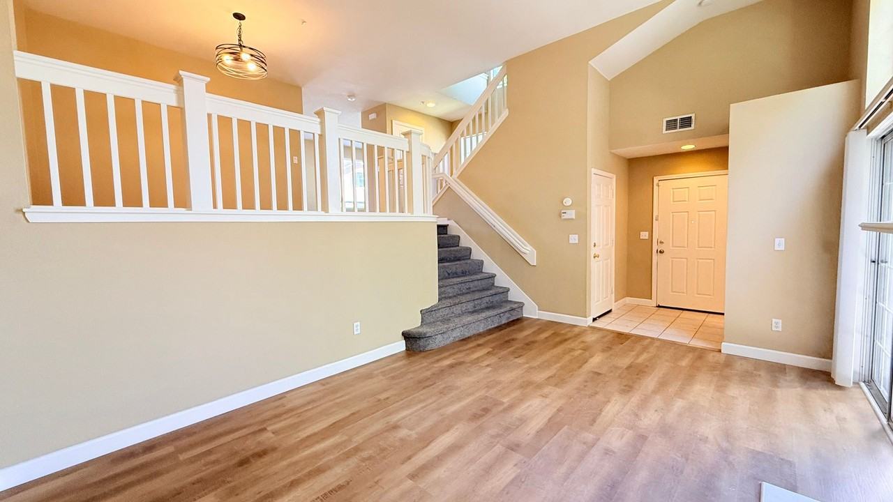 401 Skylark Ct - Photo 7 of 47