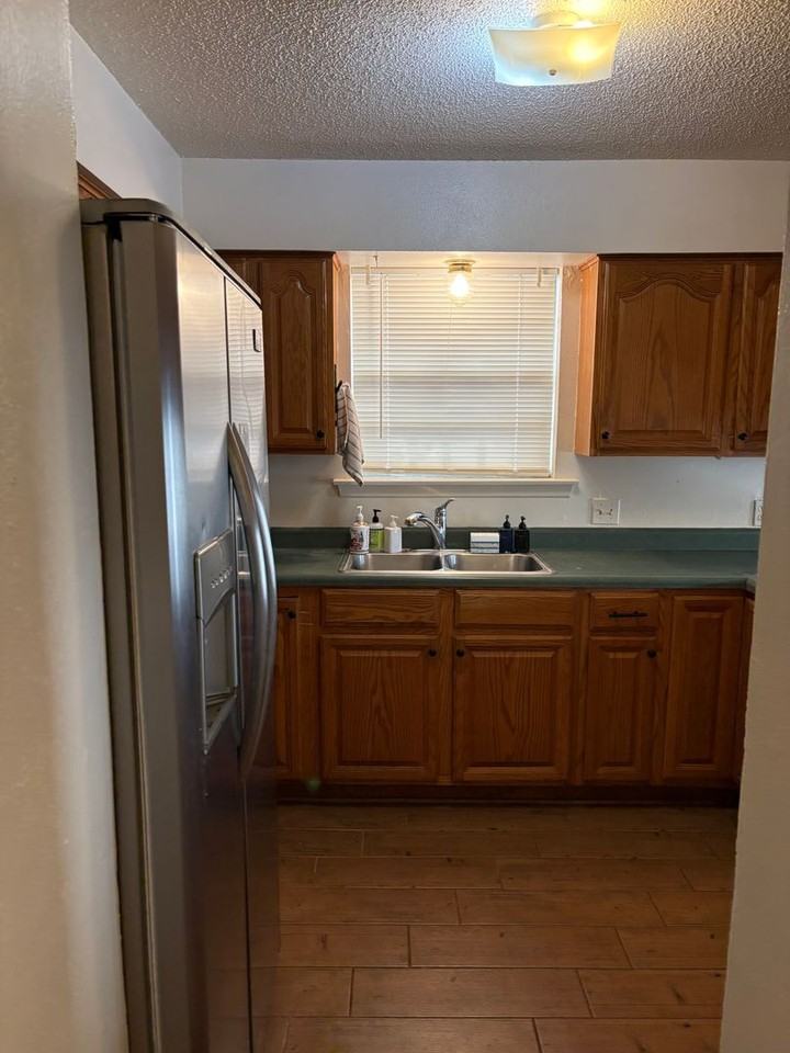 1827 8th St - Photo 4 of 18
