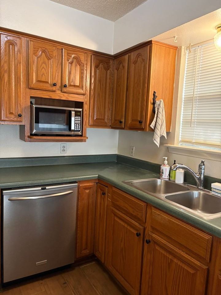 1827 8th St - Photo 5 of 18