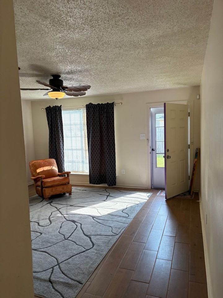 1827 8th St - Photo 6 of 18