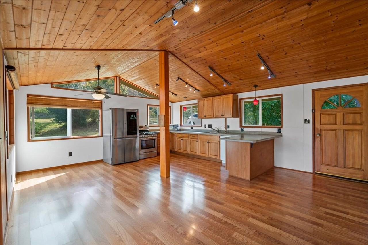 31 Hapapa Rd #B - Photo 4 of 43