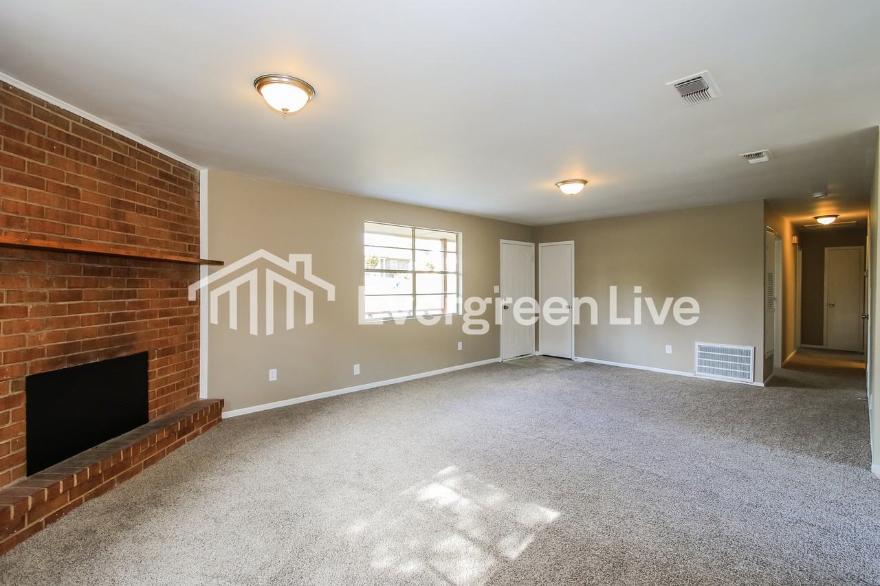 3701 Hickory Cove Rd - Photo 3 of 15