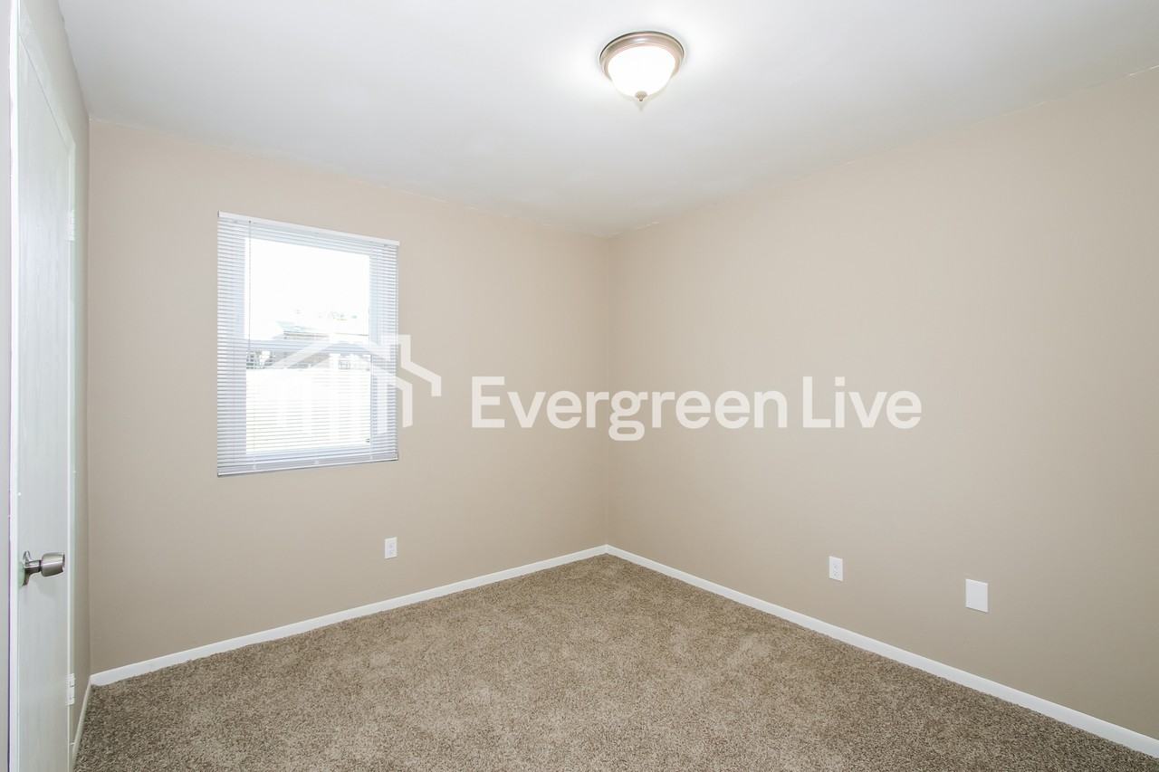 3701 Hickory Cove Rd - Photo 4 of 15
