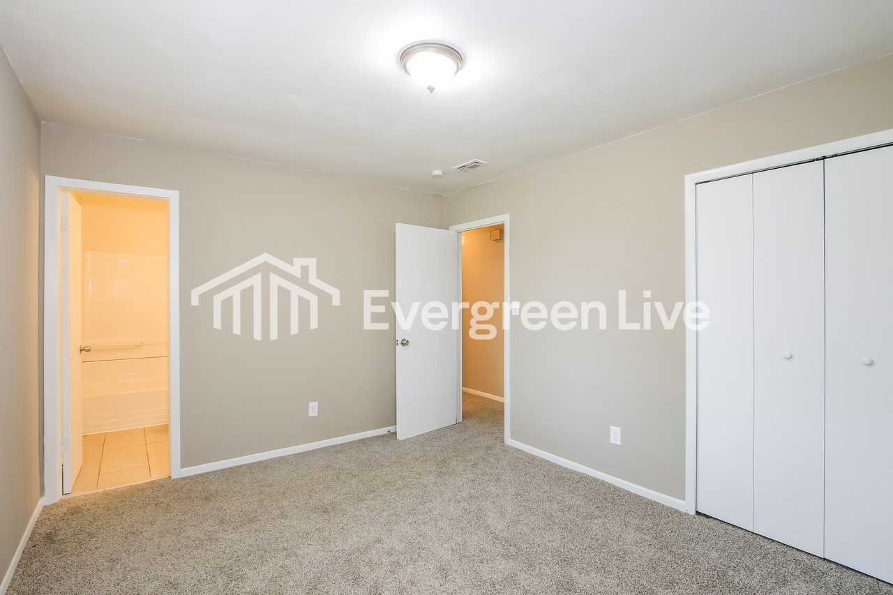 3701 Hickory Cove Rd - Photo 5 of 15