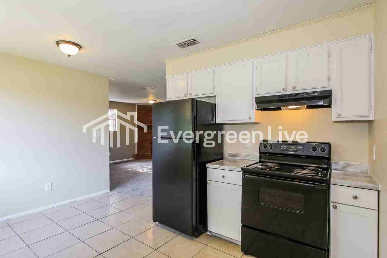 3701 Hickory Cove Rd - Photo 7 of 15