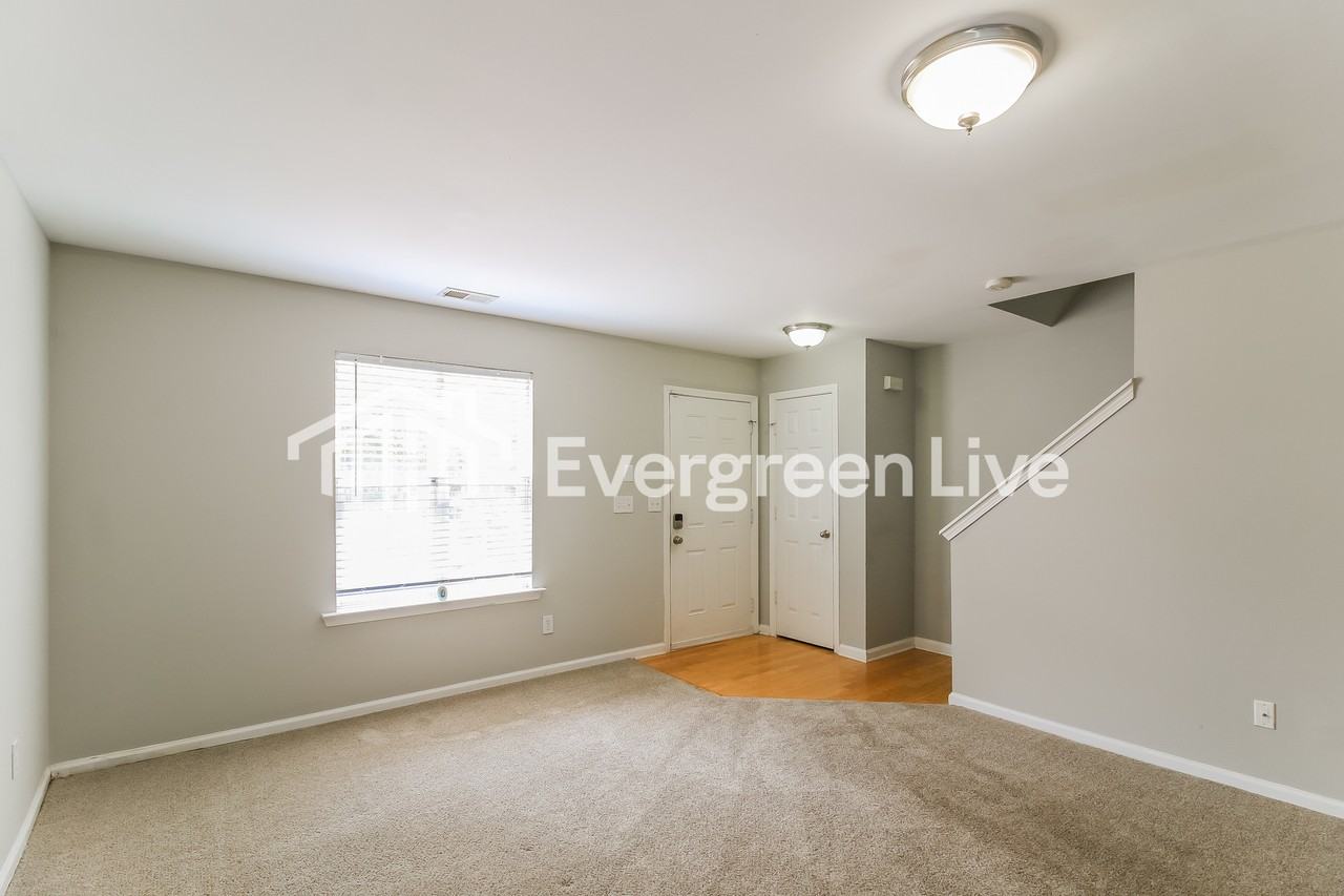 759 Crestwell Cir Sw - Photo 2 of 10