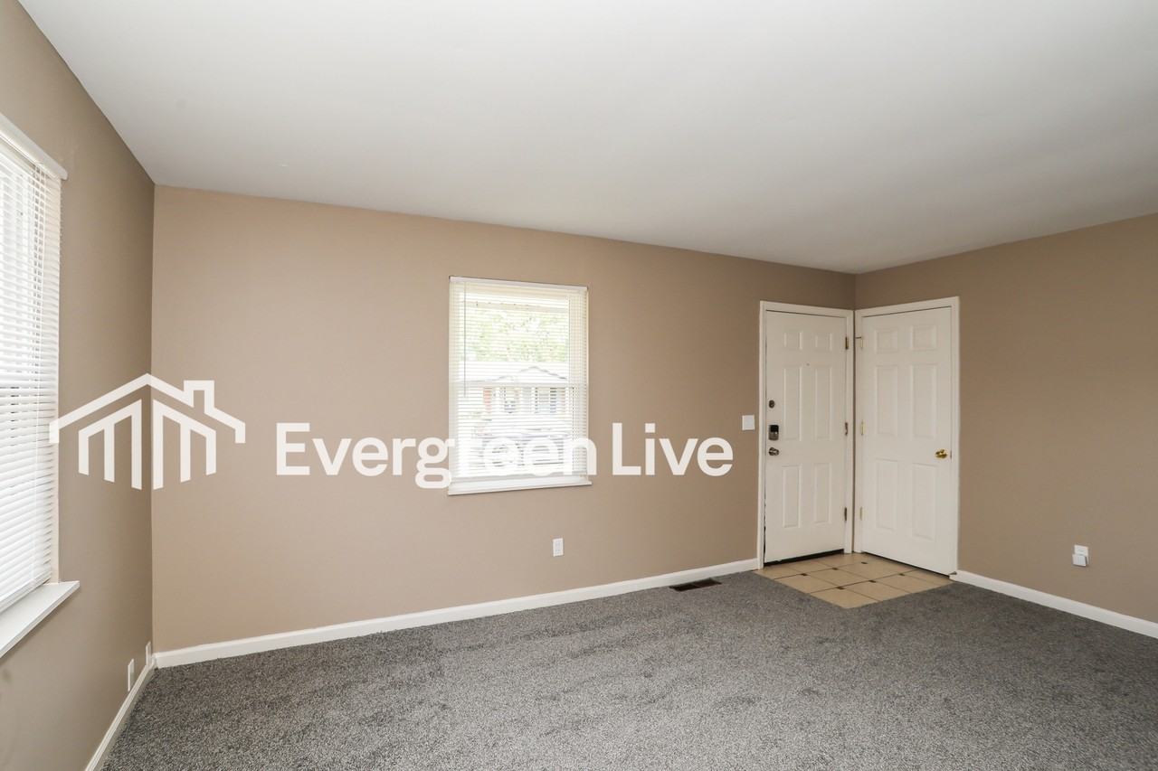 1915 Lotushill Dr - Photo 3 of 15
