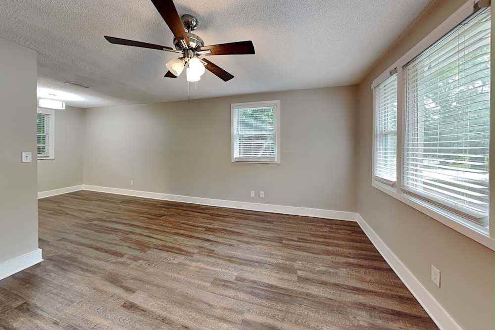 3449 Glen Rd - Photo 3 of 5
