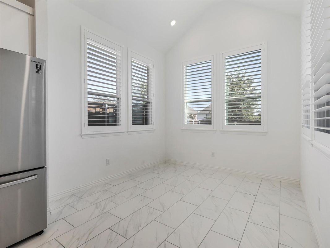 8308 Pine Valley Dr - Photo 3 of 10