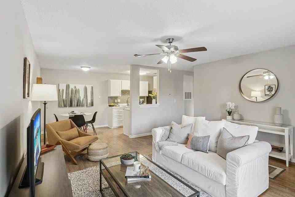 1100 Hidden Valley Dr ##1x1 - Photo 3 of 4