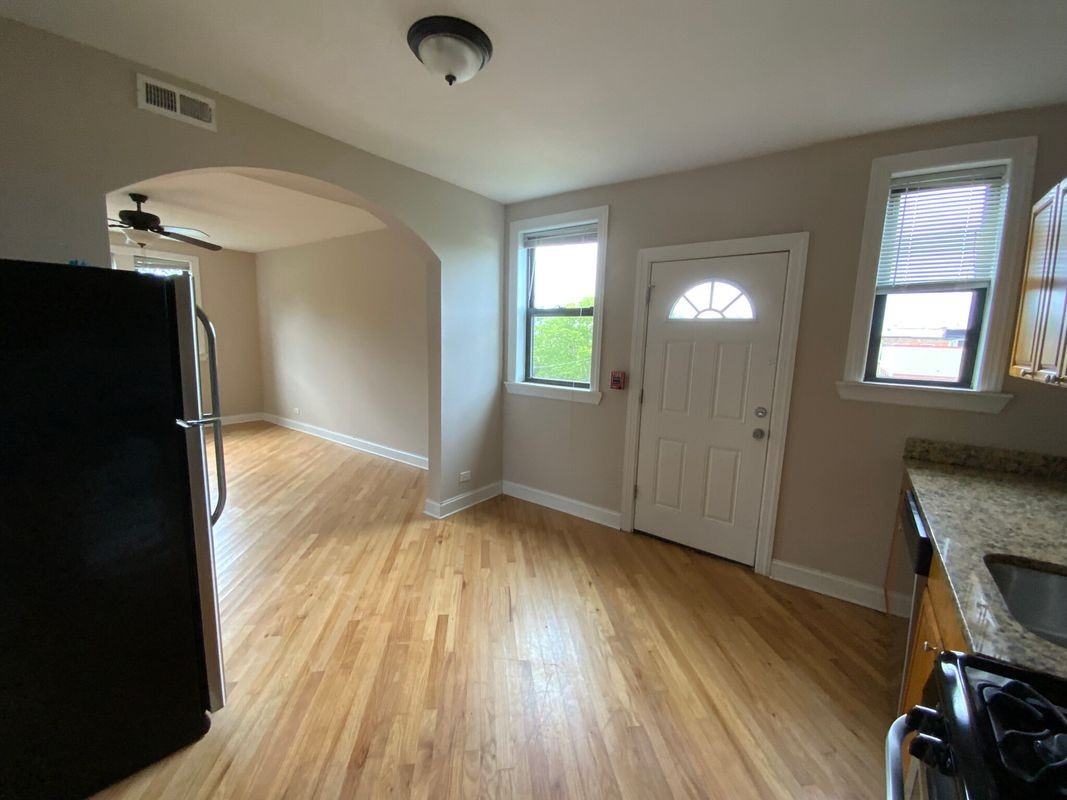 894 Green Bay Rd - Photo 5 of 10