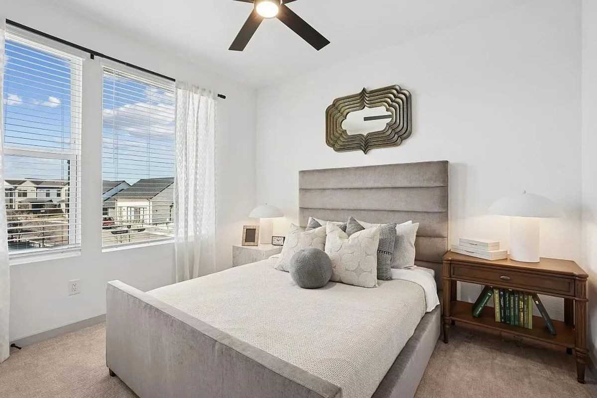 2111 N Austin Ave ##A1 - Photo 2 of 5