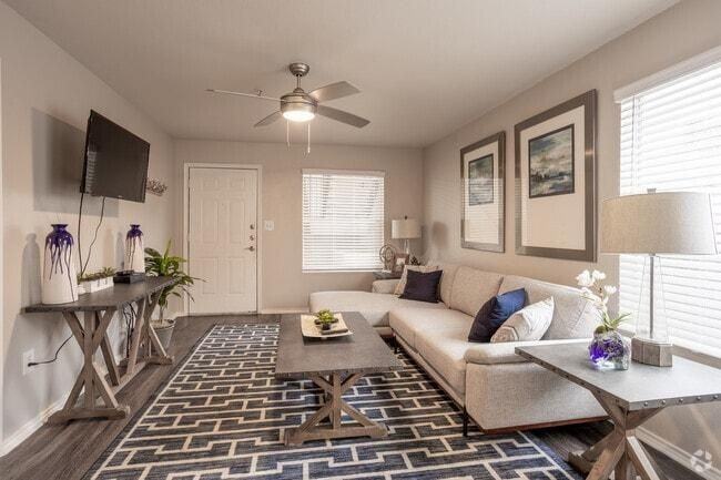 2111 N Austin Ave ##A1 - Photo 3 of 5