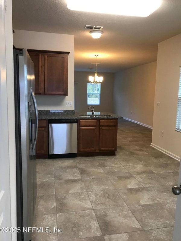 663 Servia Dr - Photo 5 of 16