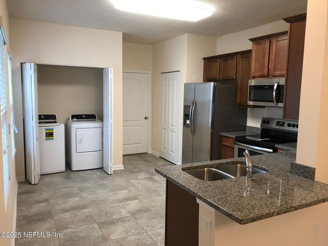 663 Servia Dr - Photo 7 of 16