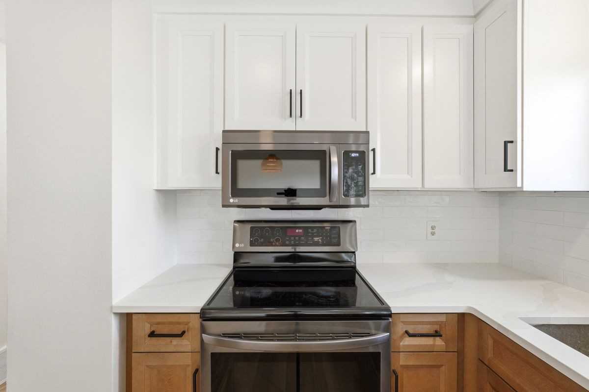 666 W 725 N - Photo 4 of 32