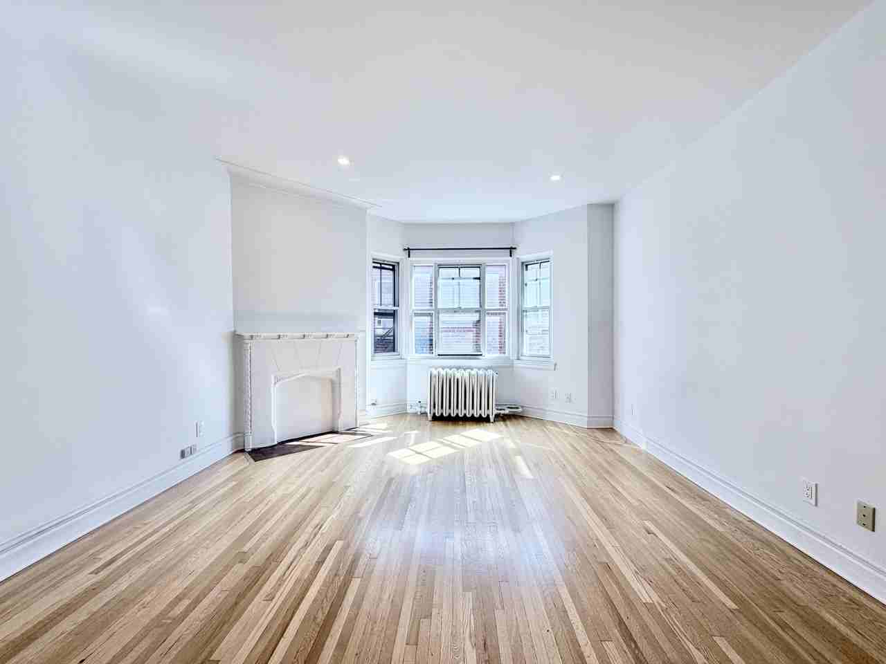 3737 Rue du Frere Andre — photo 3